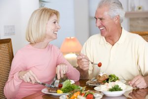 Những điều cần lưu ý trong việc lựa chọn thực phẩm cho người cao tuổi